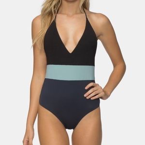 Tavik chase color block swimsuit!!! 🌊🌊